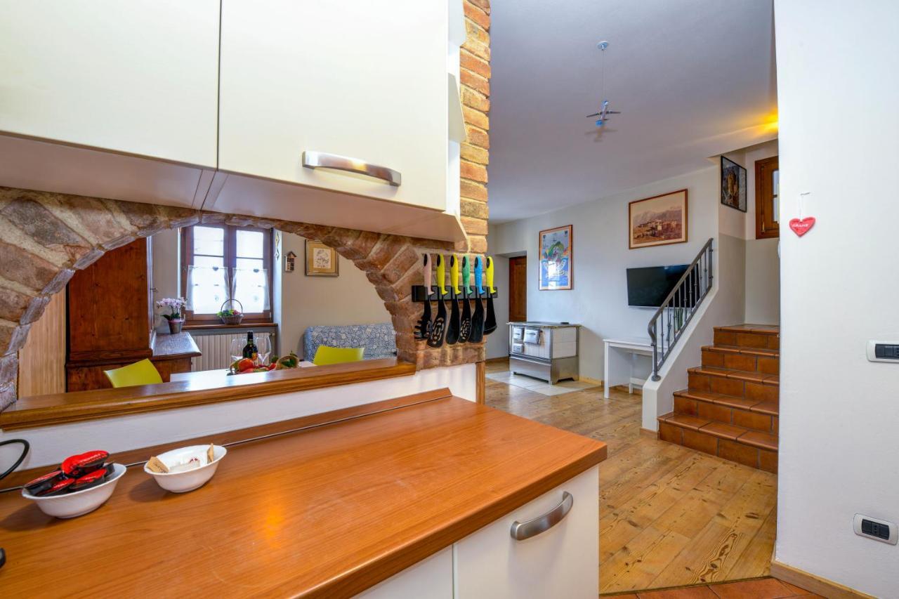 Вилла Casa Nel Borgo - Casa Oliva Tremosine Экстерьер фото